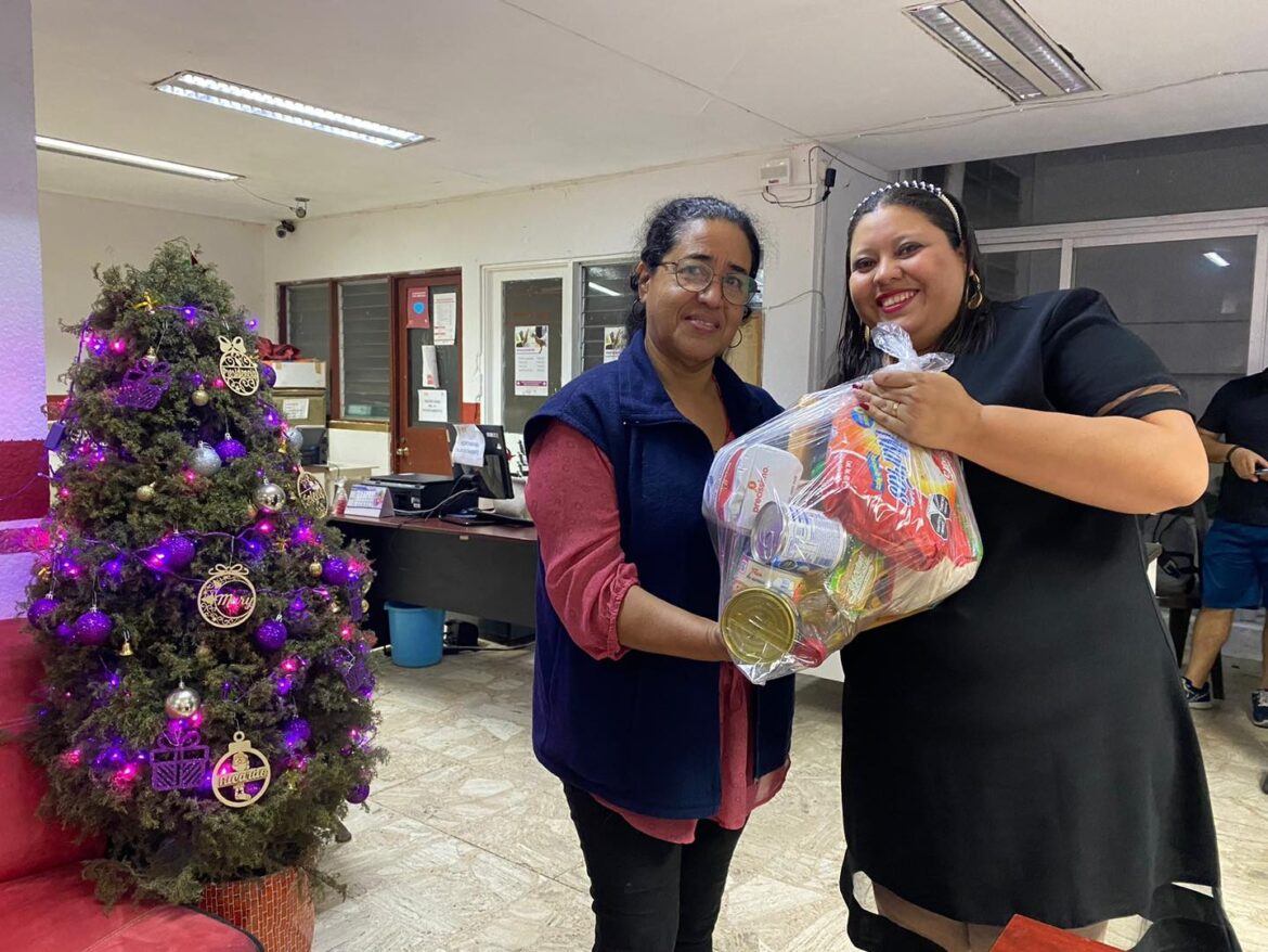 Entrega Mary Arroniz canastas navideñas a sindicalizados del Ayuntamiento de Lerdo