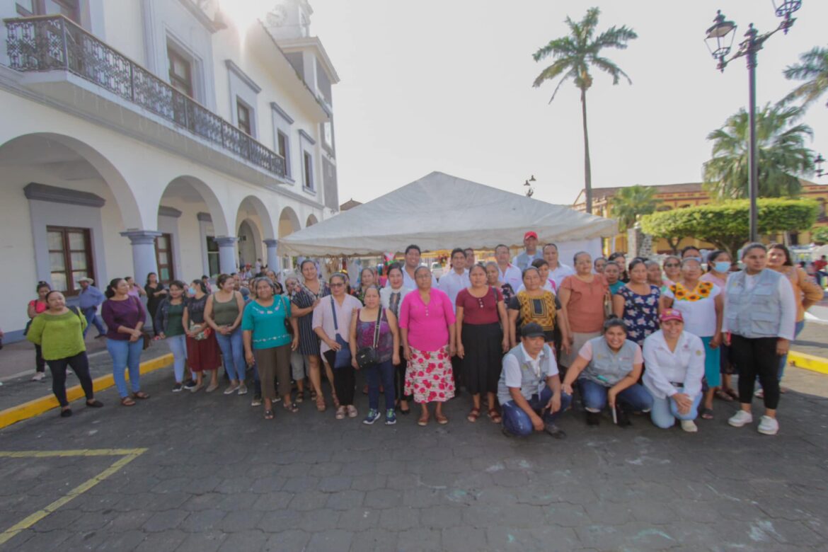 Realizan “Mercado Social de Mujeres Emprendedoras» en Santiago Tuxtla