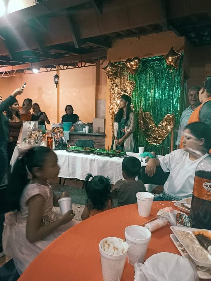 En Coatzacoalcos, nadie fue a su fiesta de XV años… pero las redes sociales respondieron