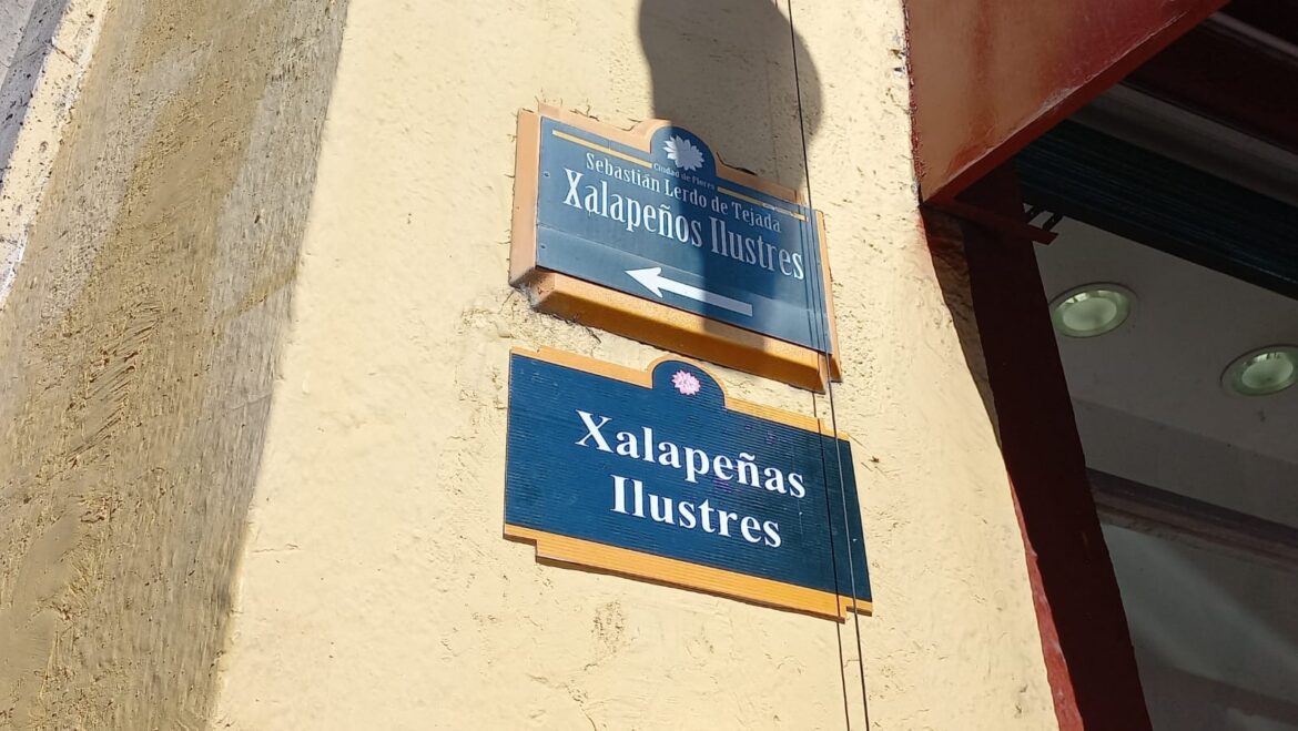 Feminizan calles de Xalapa; «Xalapeños Ilustres» pasa a ser «Xalapeñas Ilustres»