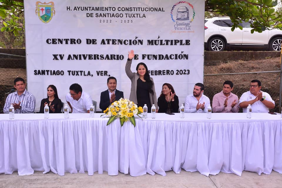 Asiste alcaldesa Kristel Hernández a XV Aniversario del CAM Santiago Tuxtla