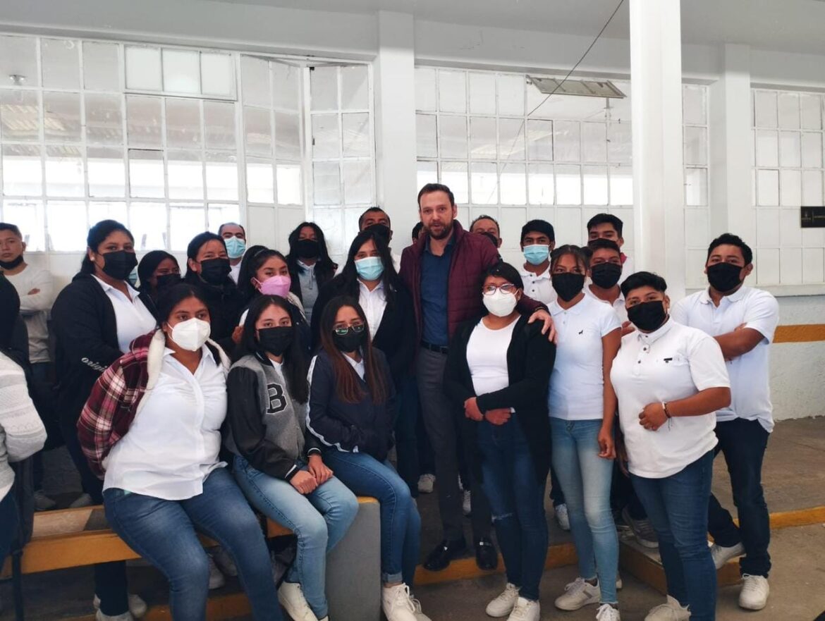 130 estudiantes de Perote en la matrícula de la Universidad del Bienestar