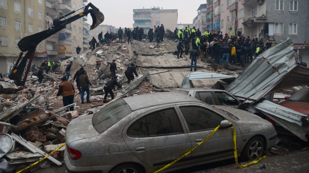 Asciende cifra a 11 mil muertos por sismos en Turquía y Siria