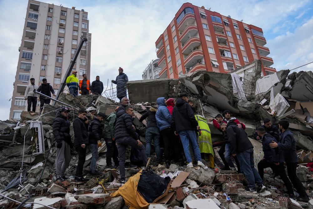 Rebasa la cifra de 5 mil muertes por sismo en Turquía y Siria