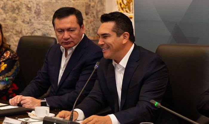 Senadores afines a «Alito» Moreno, buscan destituir a Osorio Chong de la coordinación de su partido