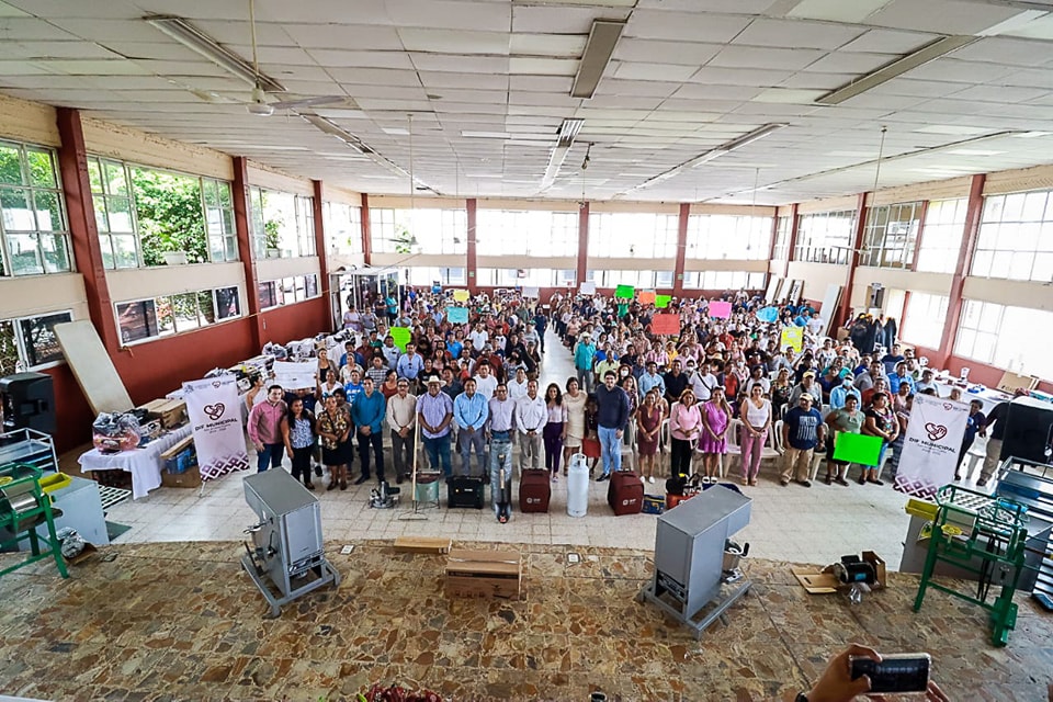 Entrega DIF Municipal de San Andrés Tuxtla apoyos para proyectos productivos