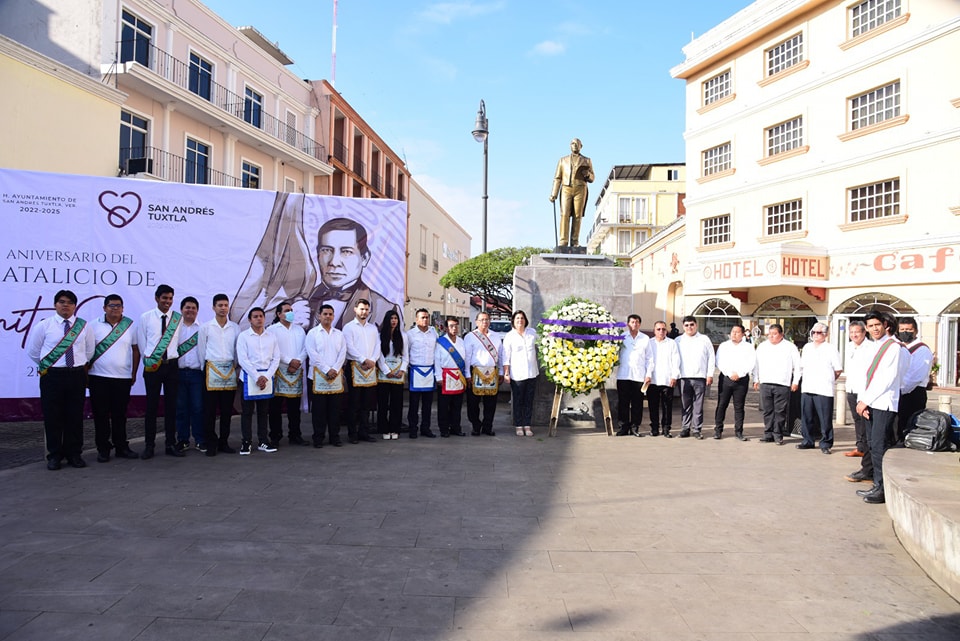Conmemoran en San Andrés Tuxtla el CCXVII aniversario del natalicio de don Benito Juárez