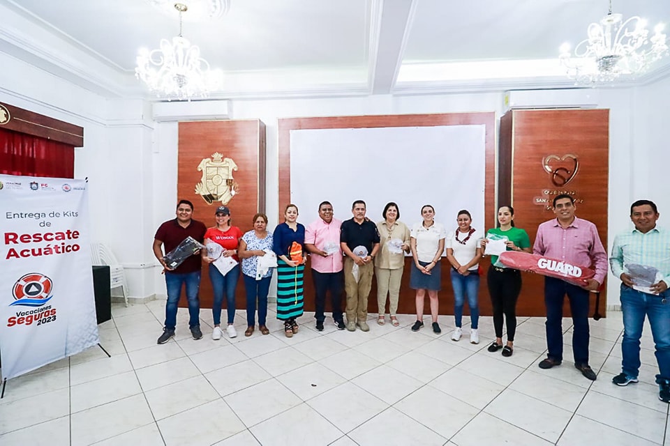 Entrega Alcaldesa de San Andrés Tuxtla y Secretaría Estatal de Protección Civil, Kits de Rescate Acuático