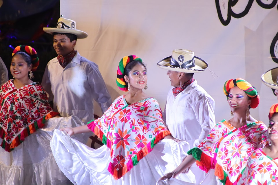 Con “Folklore de Corazón”, inicia el cierre de eventos culturales por vacaciones de Semana Santa en San Andrés Tuxtla