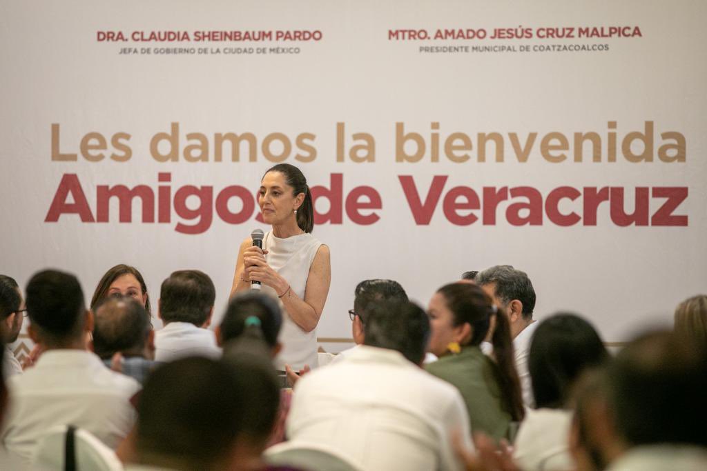 Se reúne Claudia Sheinbaum con alcaldes y diputados de Veracruz