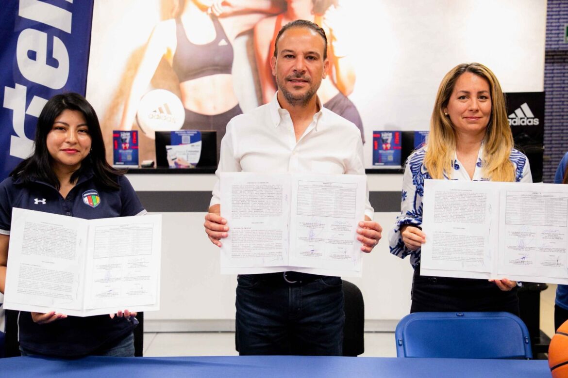 Ayuntamiento de Boca del Río y Dportenis firman convenio en beneficio de los atletas boqueños