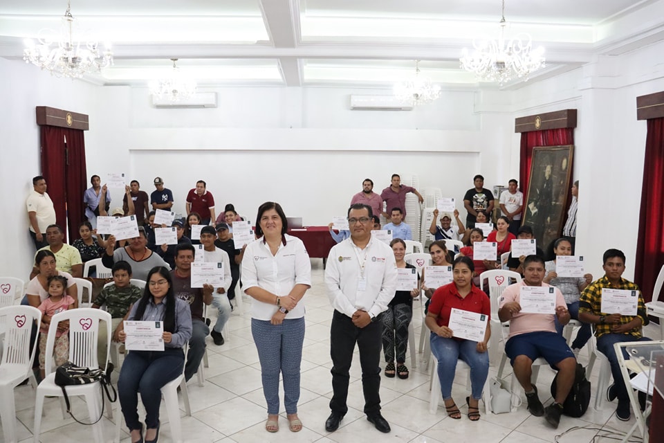 Benefician a prestadores de servicios de San Andrés Tuxtla con Programa Estatal de Capacitación y Certificación Turística