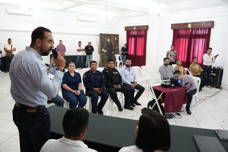 Preside alcaldesa “Visita de Difusión y Asesoría para la Profesionalización de las y los Policías Municipales” en San Andrés Tuxtla