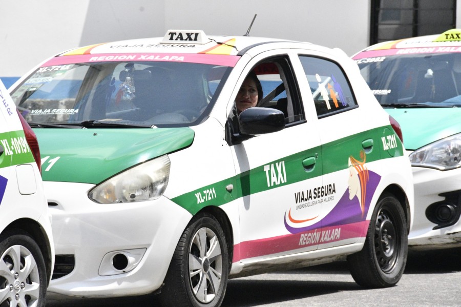 Inaugura SSP programa piloto Taxis exclusivos de mujeres, en Xalapa
