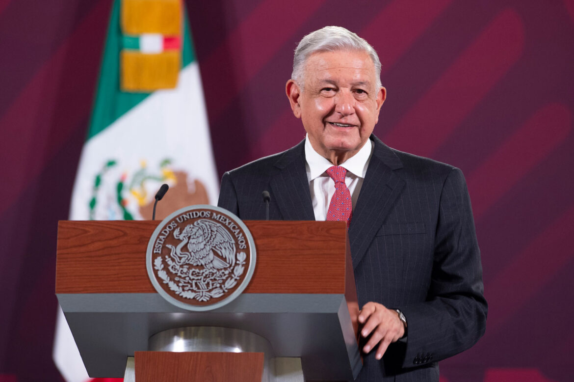 Economía de México sigue creciendo con mejor distribución de los ingresos al pueblo: AMLO