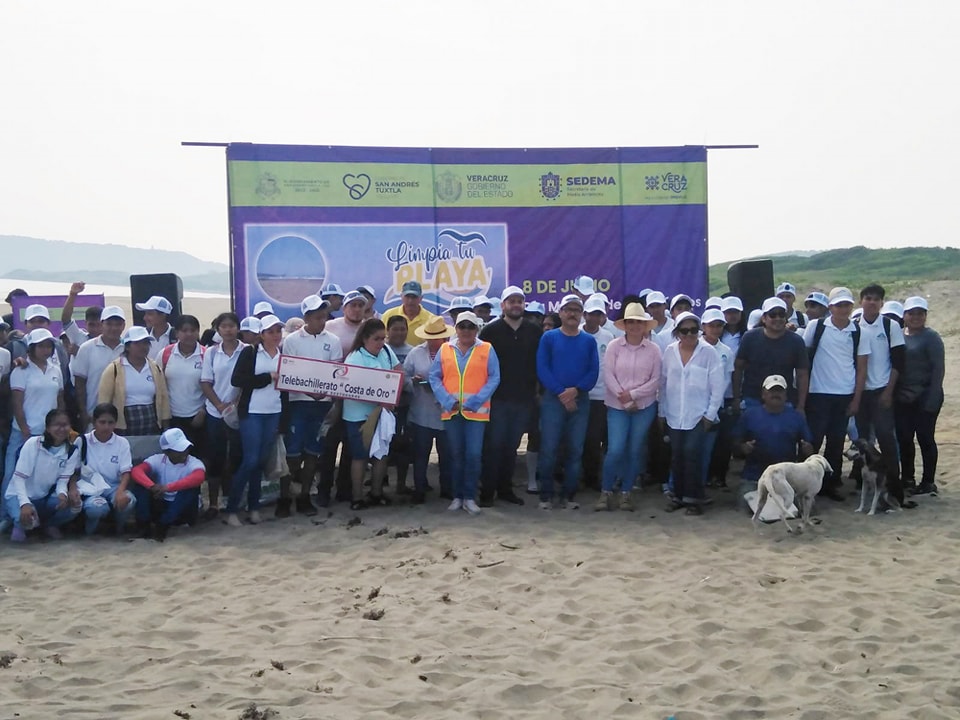 Se realiza el programa Limpia tu playa en la localidad de Toro Prieto