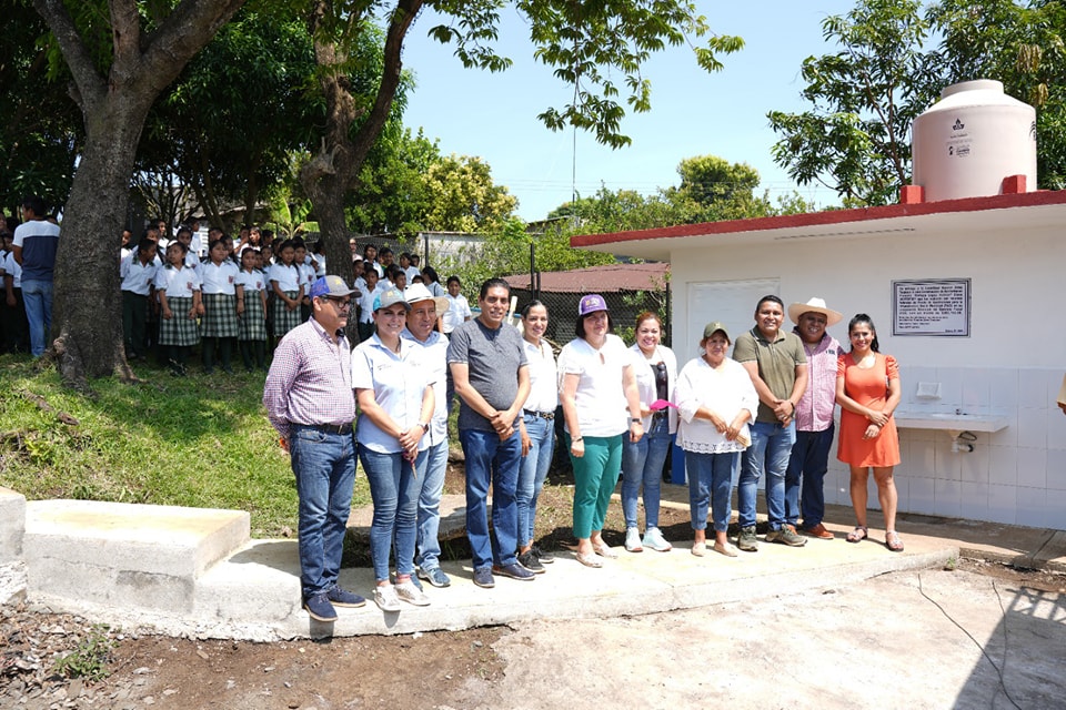 Mejora Gobierno Municipal de San Andrés Tuxtla espacio educativo en Buenos Aires Texalpan