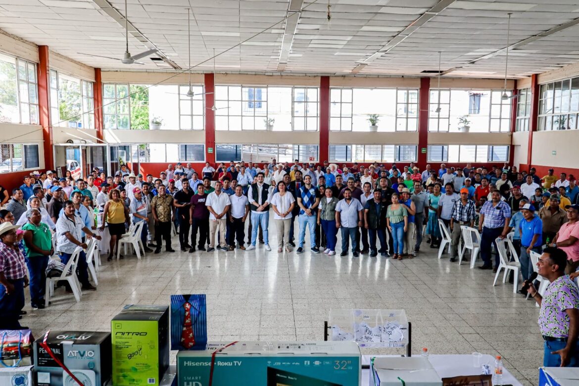 Con Agentes Municipales Ayuntamiento de San Andrés Tuxtla celebra Día del Padre
