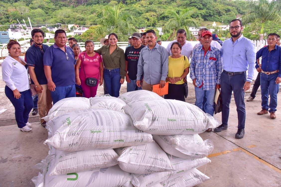 Con entrega de fertilizantes, benefician a 200 productores agrícolas de Santiago Tuxtla