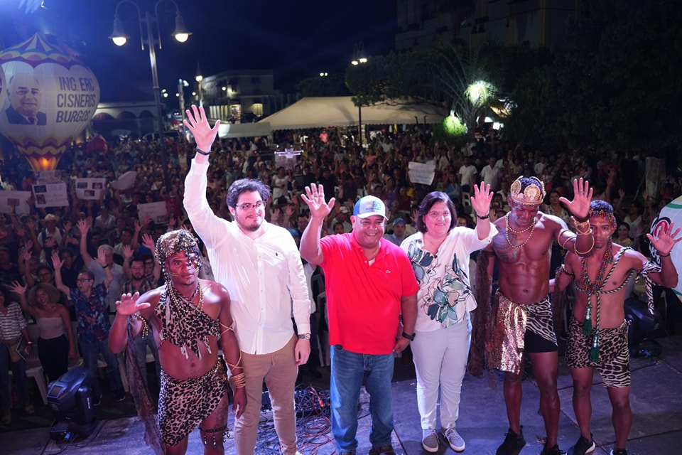 Asiste Secretario de Gobierno a Segunda Muestra del Festival del Globo de Papel en San Andrés Tuxtla