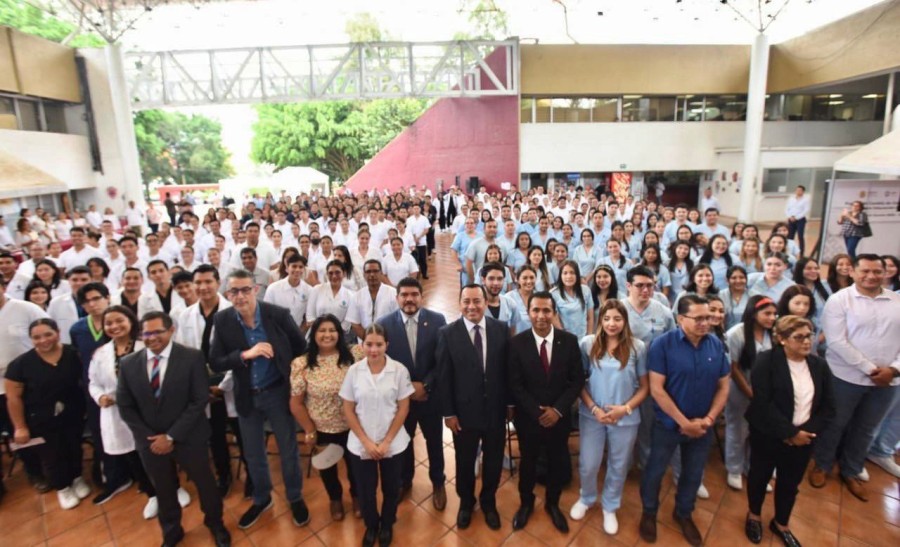 Zenyazen entregó 304 autorizaciones provisionales para ejercer la profesión en Veracruz