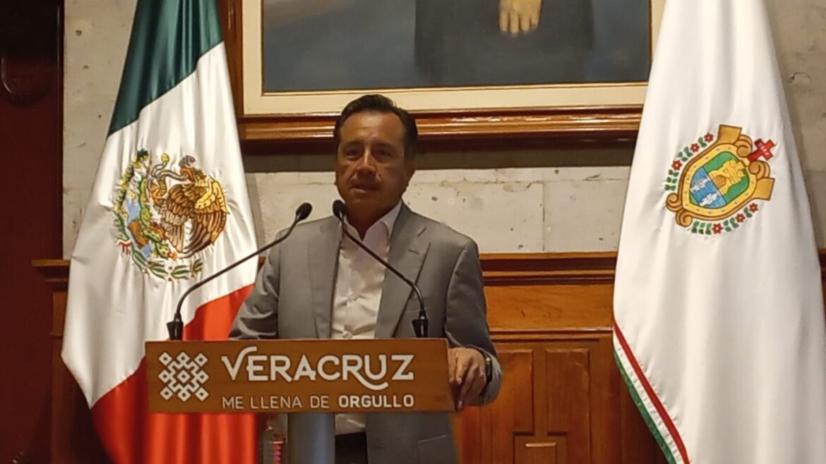 Secretario de gobierno y de Educación podrán mantenerse mientras participan en encuesta de Morena: Cuitláhuac