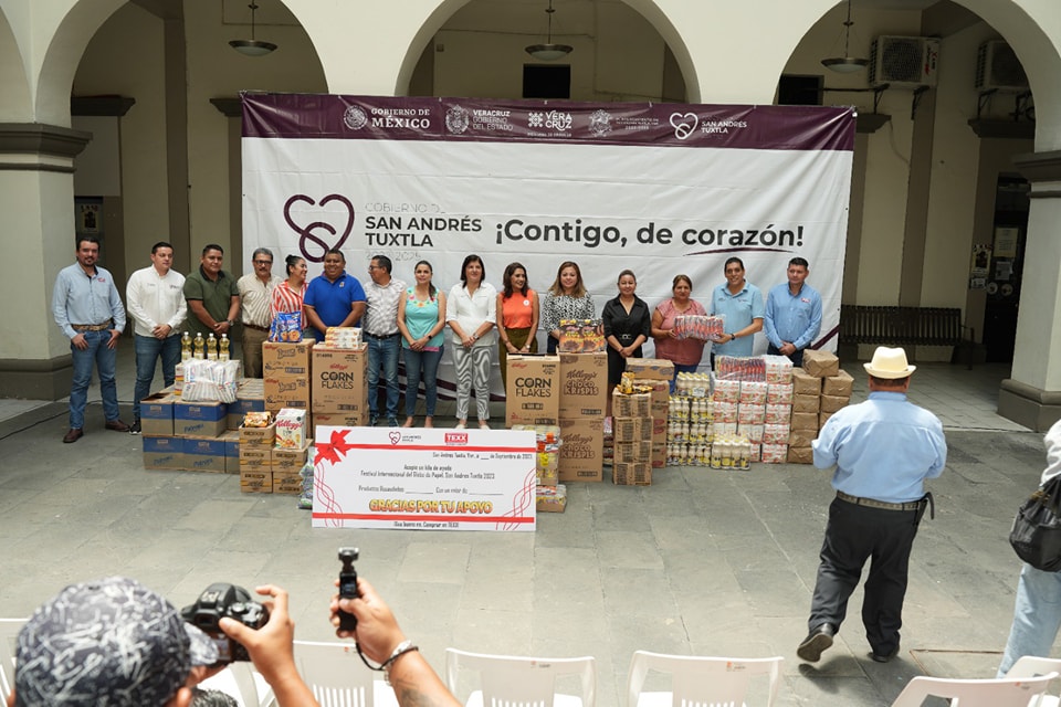 Ayuntamiento de San Andrés Tuxtla recibe 8 toneladas de víveres gracias participación ciudadana en Festival Internacional del Globo de Papel