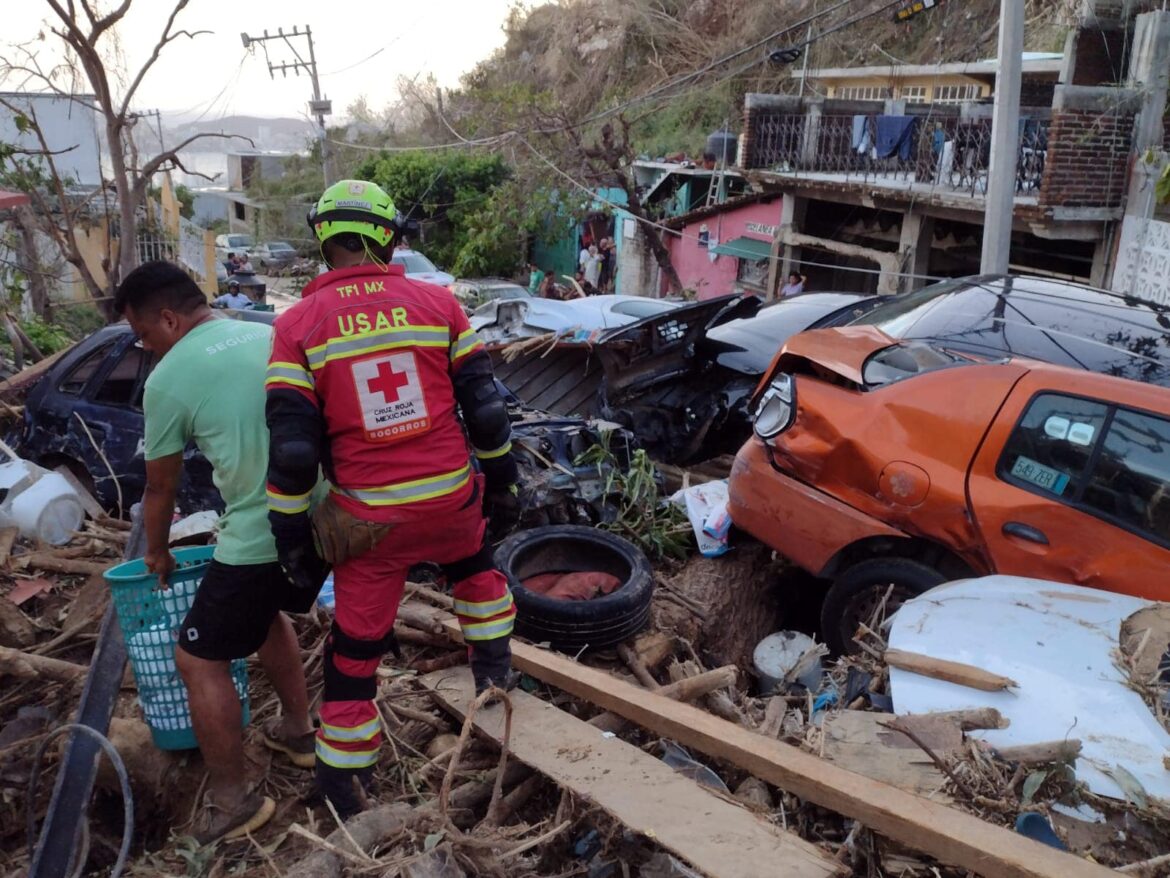 Asciende a 45 víctimas tras paso de huracán «Otis» en Guerrero