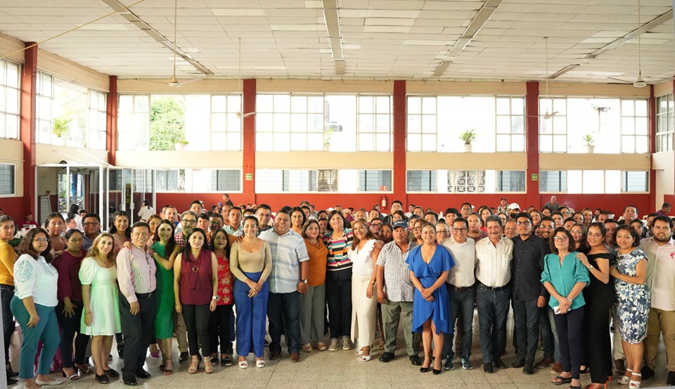 Festejan a empleados sindicalizados con más años al servicio del Ayuntamiento de San Andrés Tuxtla