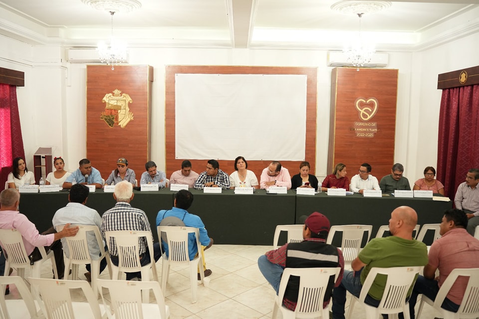 Cabildo de San Andrés Tuxtla acuerda acciones para reparación del tramo carretero San Andrés Tuxtla- Tilapan