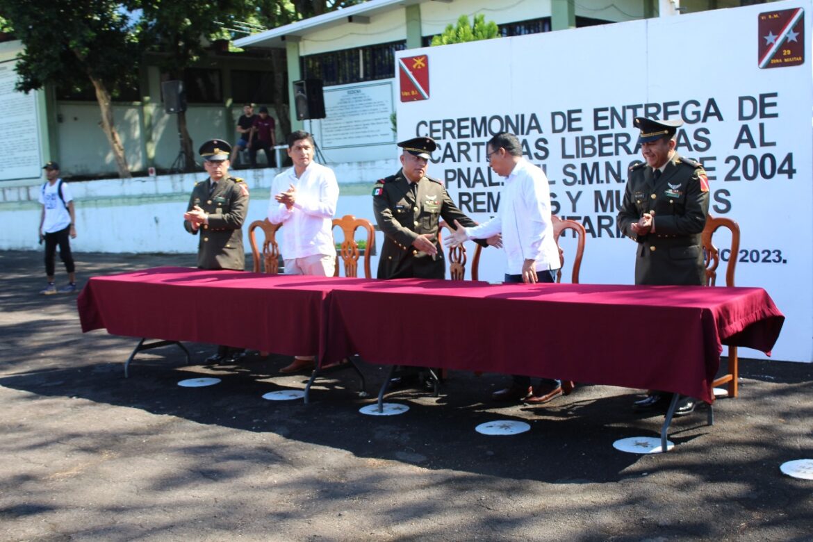 Realizan ceremonia de liberación de cartillas del SMN clase 2004 en San Andrés Tuxtla