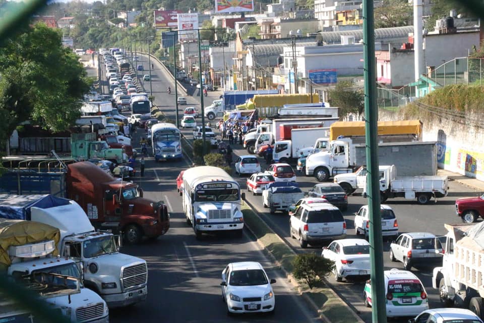 Transportistas de AMOTAC de Xalapa se suman al paro nacional