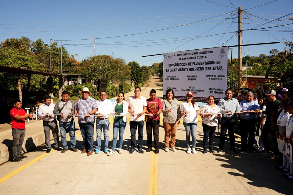 Inaugura alcaldesa y ediles primera etapa de pavimentación en el acceso principal a Santa Rosa Abata