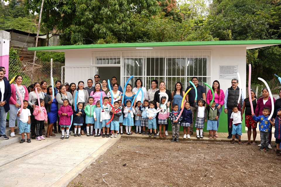 Gobierno de San Andrés Tuxtla beneficia a jardín de niños de Buenos Aires Xoteapan, con aula nueva