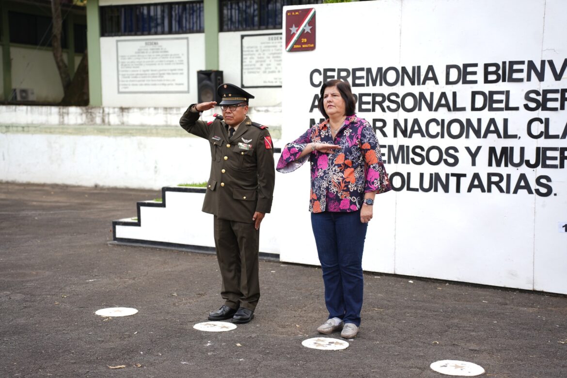 Acude alcaldesa de San Andrés Tuxtla a toma de protesta de bandera del personal del Servicio Militar Nacional Clase 2005