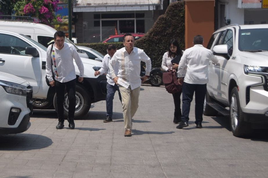 Se reúne gobernador Cuitláhuac con colectivos de búsqueda