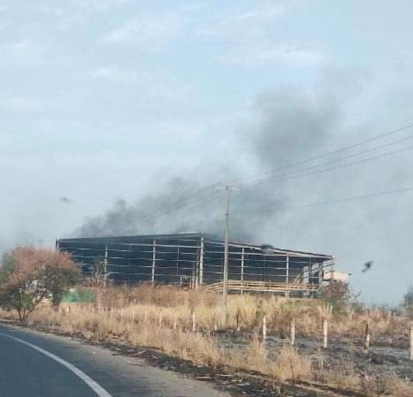 Incendio sin control en basurero del municipio de Cuitláhuac