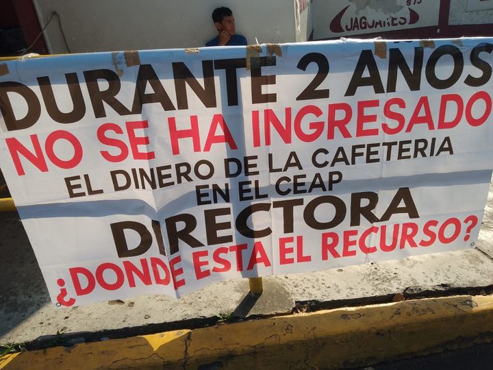 Padres de  familia del CBTIS 13 de Xalapa toman las  Instalaciones; exigen la destitución de la directora