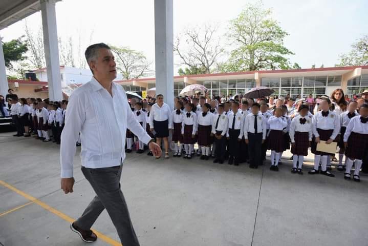 Confirma titular de la SEV investigación a maestro de Coatzacoalcos que castigó a alumnos