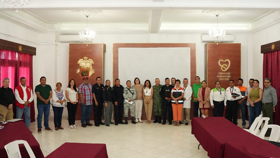 Encabeza alcaldesa de San Andrés reunión de comando unificado por temporada de lluvias y huracanes